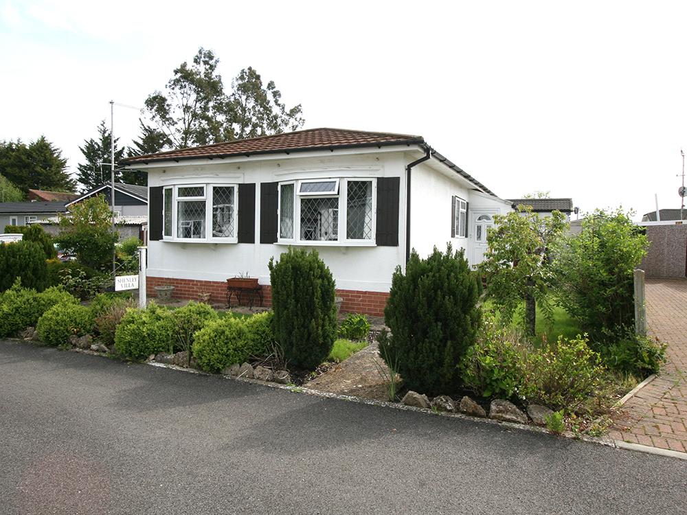 Bletchenden Road, Headcorn TN27 3 bed detached bungalow for sale £165,000