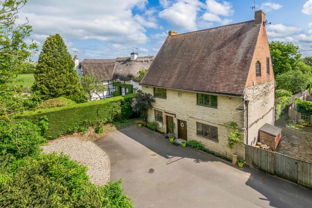 Hathaway Hamlet, StratfordUponAvon, Warwickshire CV37 9HJ 3 bed cottage for sale £900,000