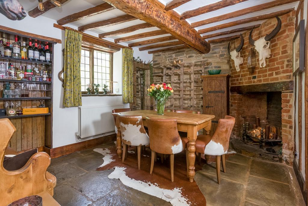 Hathaway Hamlet, StratfordUponAvon, Warwickshire CV37 9HJ 3 bed cottage for sale £900,000