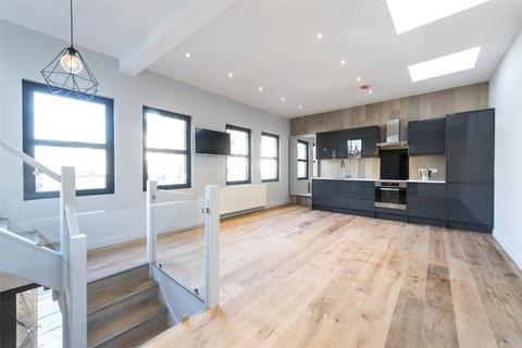 2 bedroom end of terrace house for sale, Bramfield Road, SW11