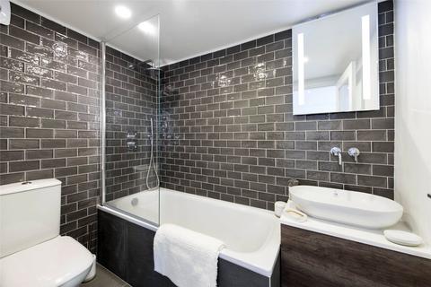 2 bedroom end of terrace house for sale, Bramfield Road, SW11