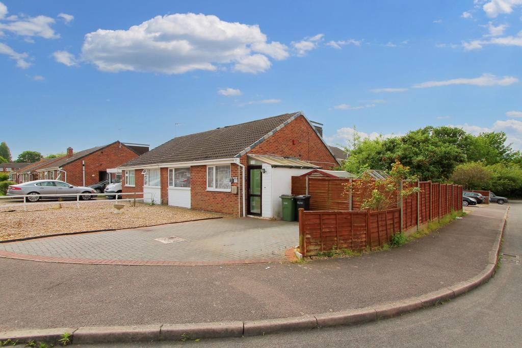 Nene Drive, Oadby, Leicester, LE2 3 bed semidetached bungalow for sale