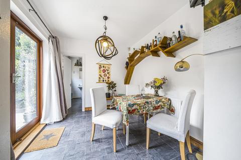 57 Warner Road, London, SE5 9NE