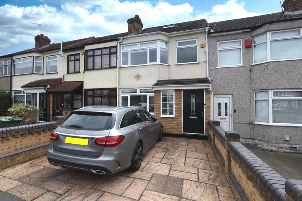 Riversdale Road, Collier Row, RM5 3 bed terraced house for sale £450,000