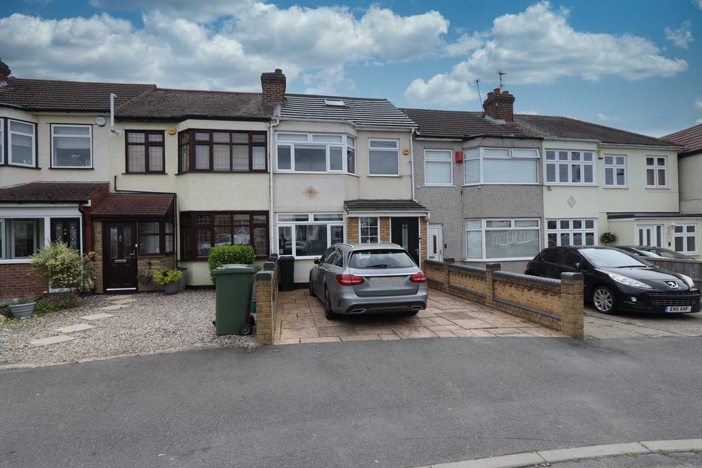 Riversdale Road, Collier Row, RM5 3 bed terraced house for sale £450,000