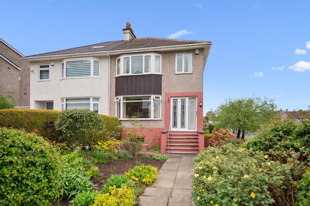 Bailie Drive, Bearsden, East Dunbartonshire, G61 3AH 3 bed semi