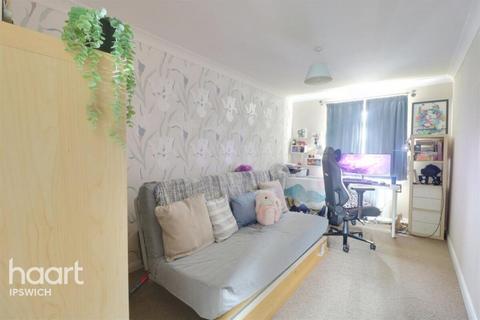 2 bedroom flat to rent, Hening Avenue, Ipswich