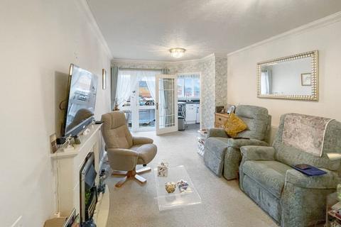 2 bedroom apartment for sale - Maxwell Lodge, Northampton Road LE16 9HE