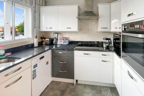 2 bedroom apartment for sale - Maxwell Lodge, Northampton Road LE16 9HE