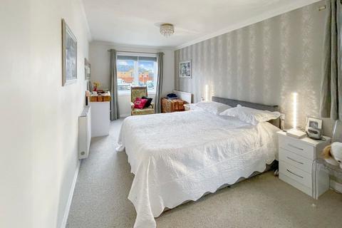 2 bedroom apartment for sale - Maxwell Lodge, Northampton Road LE16 9HE