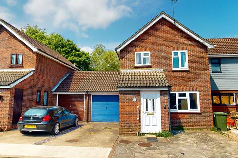 12 Broadwater Green, Laindon, Basildon, SS15 6BG