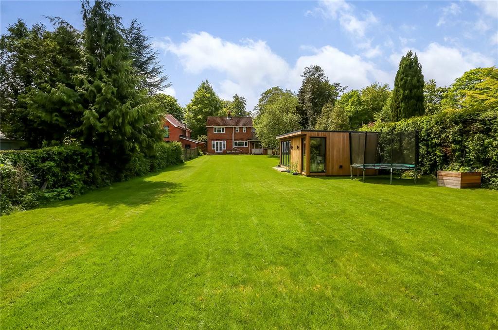 Godwin Close, Winchester, Hampshire, SO22 3 bed detached house for sale