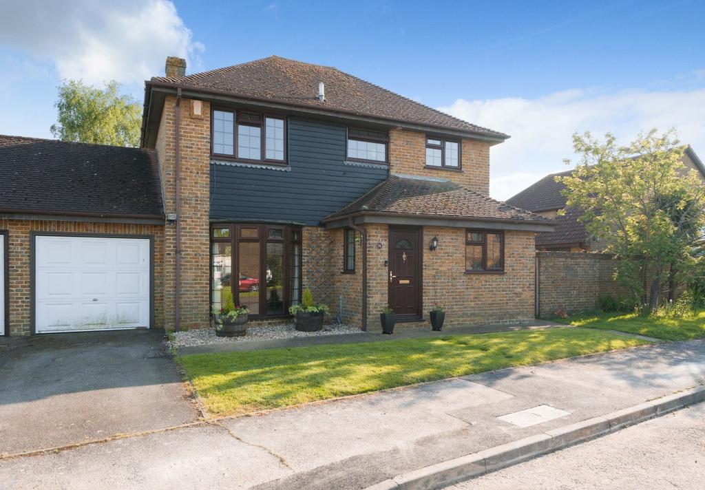 Lapwing Drive, Lower Halstow, Sittingbourne, Kent, ME9 4 bed detached