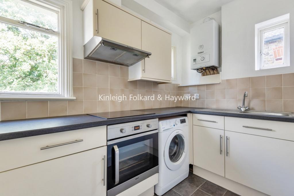Road Bromley BR1 2 bed apartment £1,400 pcm (£323 pw)