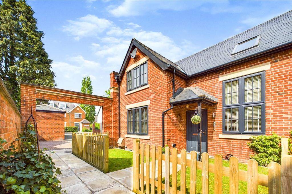 Armour Road, Tilehurst, Reading, Berkshire, RG31 2 bed end of terrace