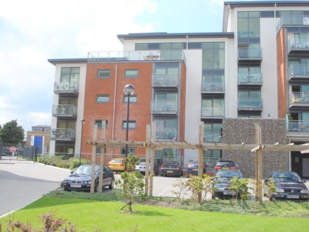 Sanderling Lodge, Rope Quays, Gosport 2 bed flat £1,100 pcm (£254 pw)