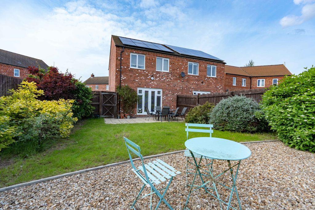 Tyne Close, Spalding PE11 3WS 3 bed semidetached house £230,000