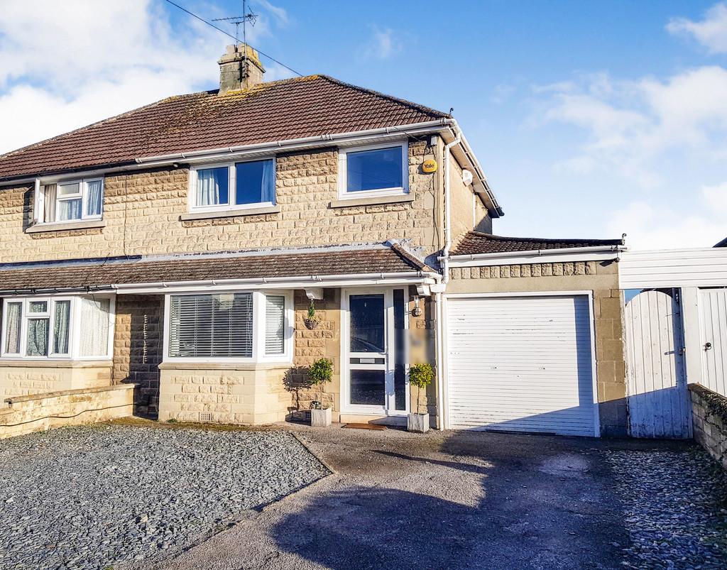 Woodside Avenue, Old Walcot, Swindon 3 bed semidetached house for sale