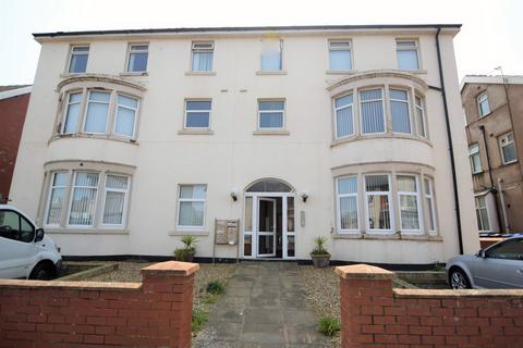 2 bedroom apartment to rent, Northumberland Avenue, Blackpool