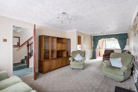 16 Chalet Close, Bexley, DA5 2EY