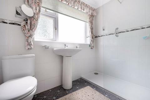 16 Chalet Close, Bexley, DA5 2EY