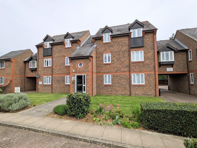 Douglas Road, Tonbridge, TN9 2UE 1 bed ground floor flat - £185,000