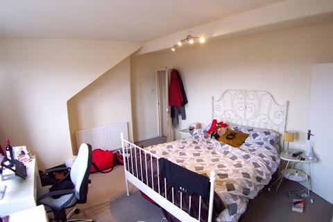 4 bedroom property to rent, Burley Road, Leeds