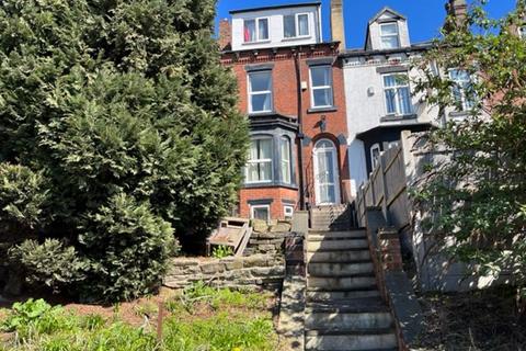 4 bedroom property to rent, Burley Road, Leeds