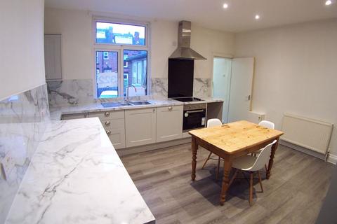 4 bedroom property to rent, Burley Road, Leeds