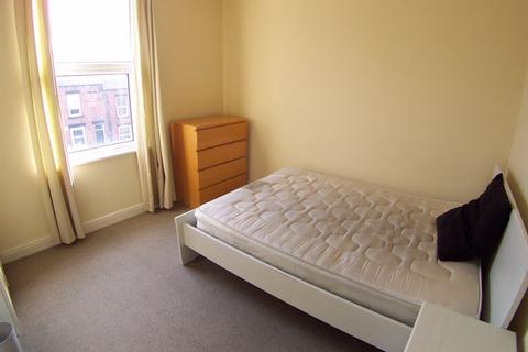 4 bedroom property to rent, Burley Road, Leeds