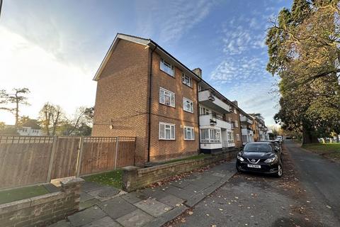 2 bedroom flat for sale, Stonegrove, Edgware