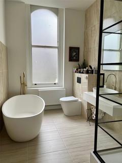 Flat 3, Henley House, 8 Devonshire Place, Eastbourne, BN21 4AF
