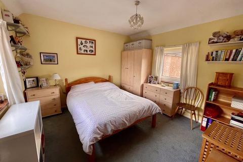 6 Hill Meadow, Coleshill, Amersham, HP7 0LF
