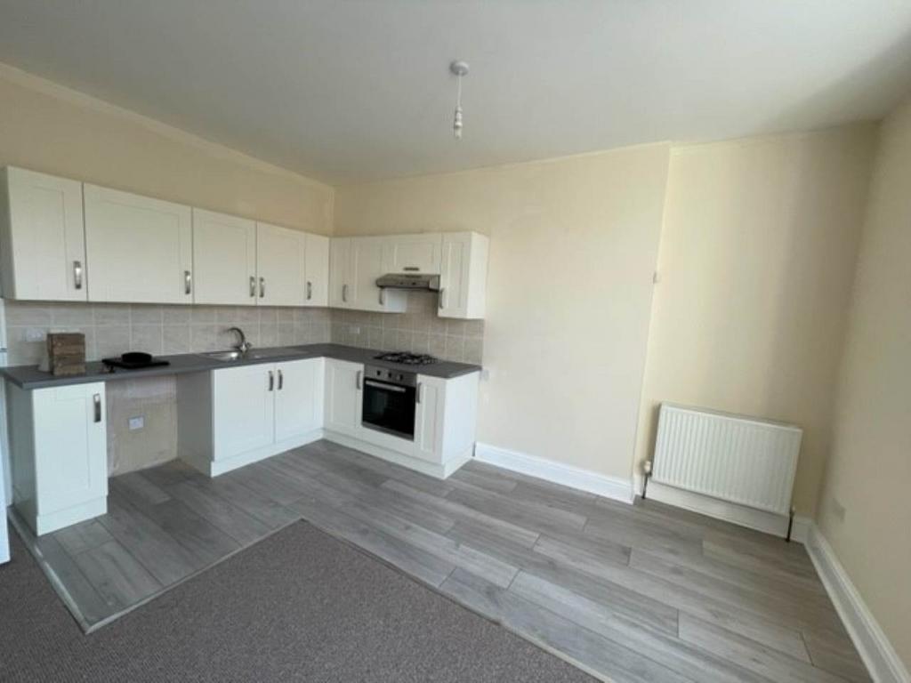 Upper Church Road, WestonsuperMare, North Somerset 2 bed flat £750