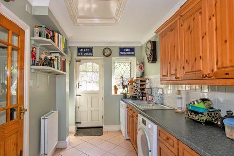 15 Wontford Road, Purley, CR8 4BE