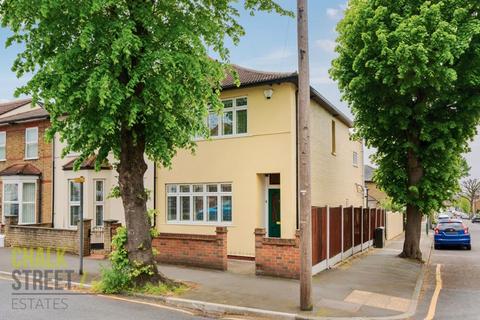 14 Globe Road, Hornchurch, RM11 1BS