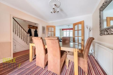 14 Globe Road, Hornchurch, RM11 1BS