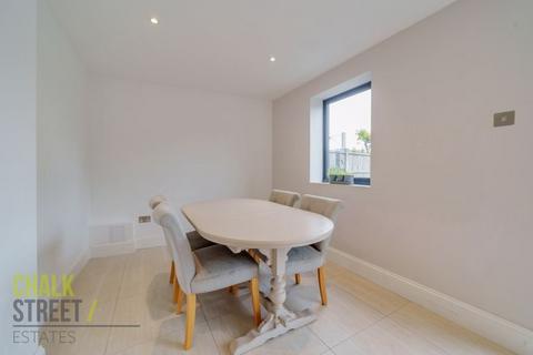 8 Bevan Way, Hornchurch, RM12 6EJ