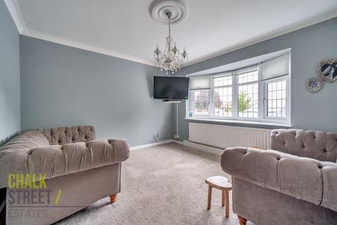 8 Bevan Way, Hornchurch, RM12 6EJ