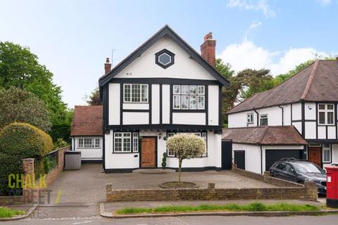 28 Parkway, Romford, RM2 5NT