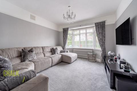 28 Parkway, Romford, RM2 5NT