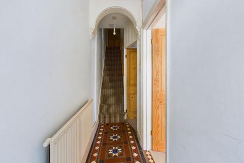 38 Lysons Avenue, Gloucester, GL1 5QF