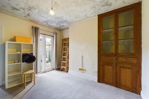 38 Lysons Avenue, Gloucester, GL1 5QF