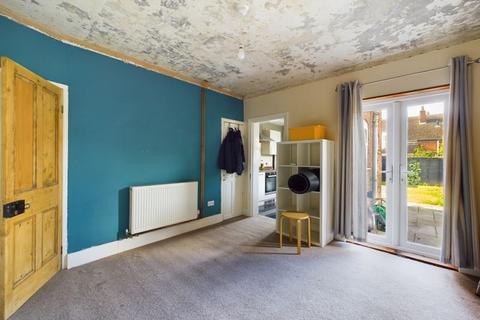 38 Lysons Avenue, Gloucester, GL1 5QF