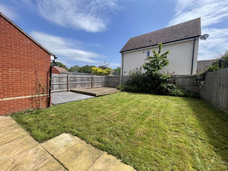Whittington Crescent, Wantage 3 bed semidetached house £350,000