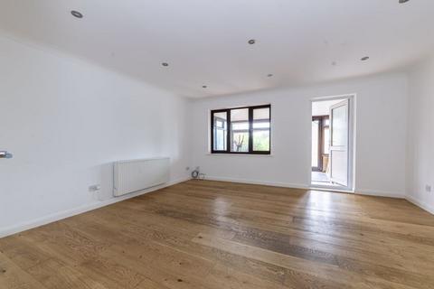 3 bedroom terraced house for sale, Kemps Farm Road, Crowborough