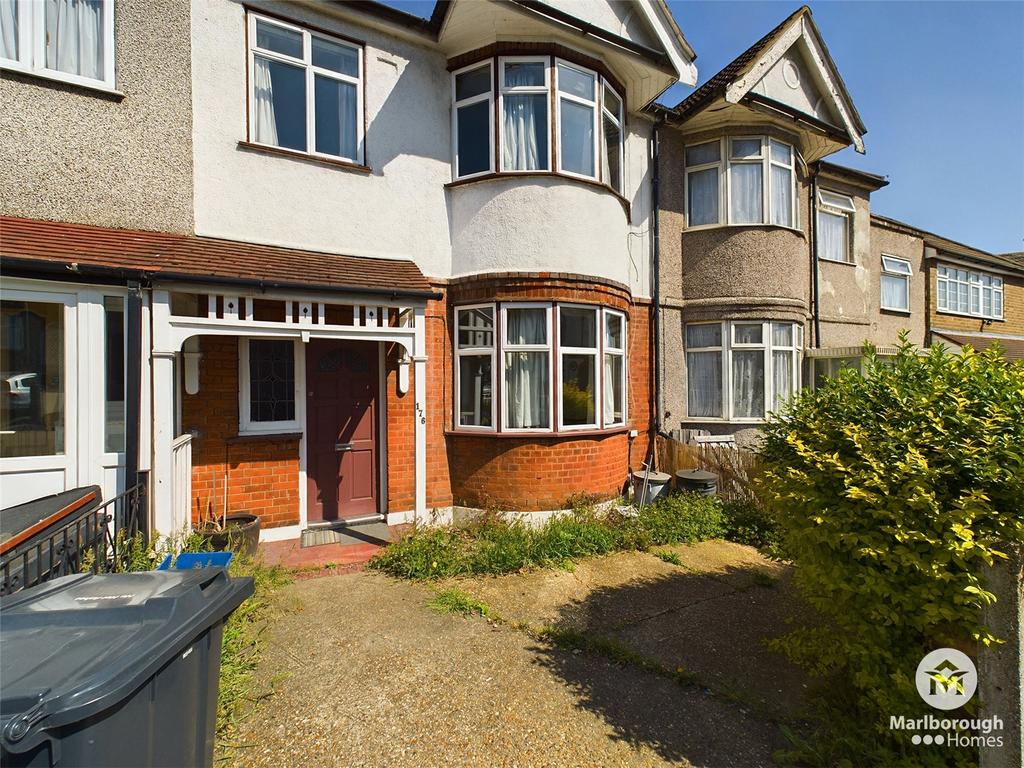 Horns Road, Newbury Park, Ilford, IG6 3 bed terraced house for sale £