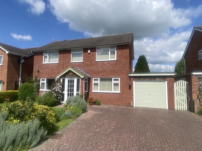 17 Teme Avenue, Malvern, Worcestershire, WR14 3 bed detached house £