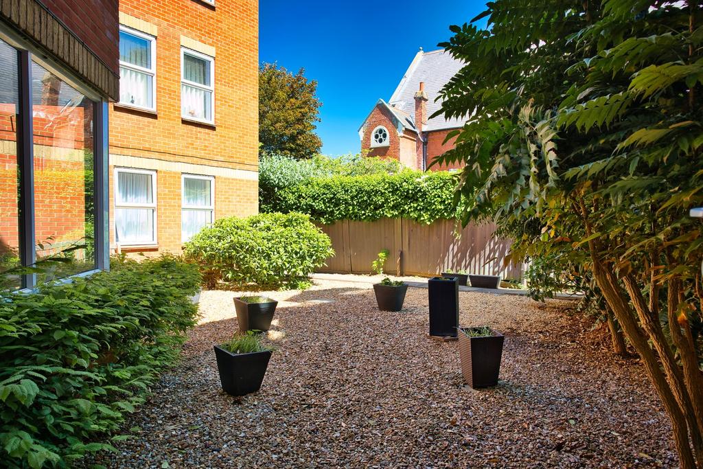 7 Harrison Court communal garden