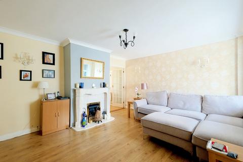 6 Barrington Close, Chelmsford, CM2 7AX